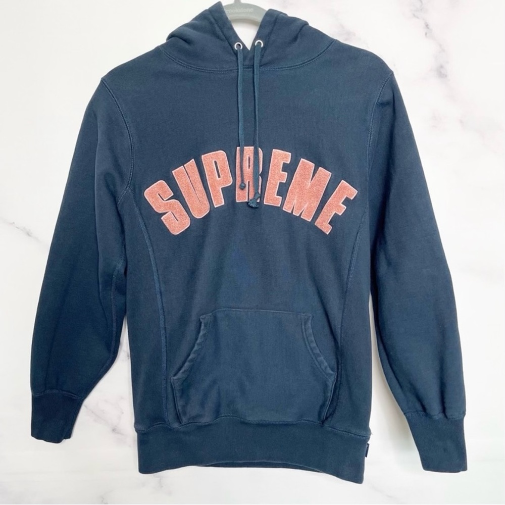 Supreme Chenille Arc Logo Hooded Navy Sweatshirt
Size Small